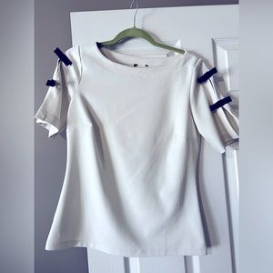 Ann Taylor White blouse with black bows xsp short sleeves